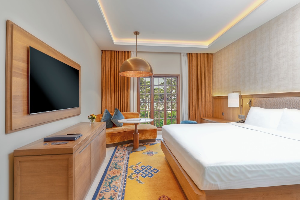 Club, Shangrila, King Bed