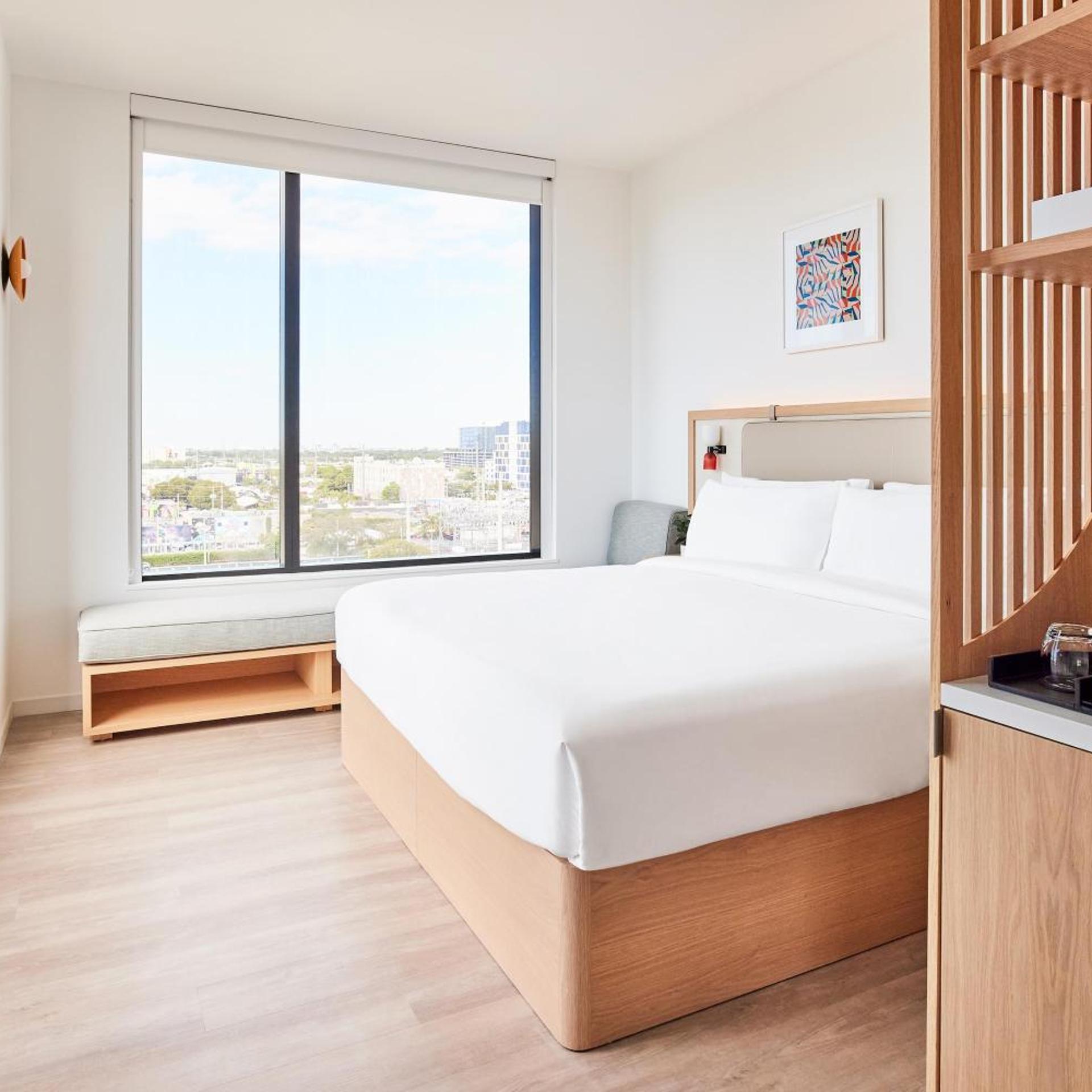 Deluxe, King Bed