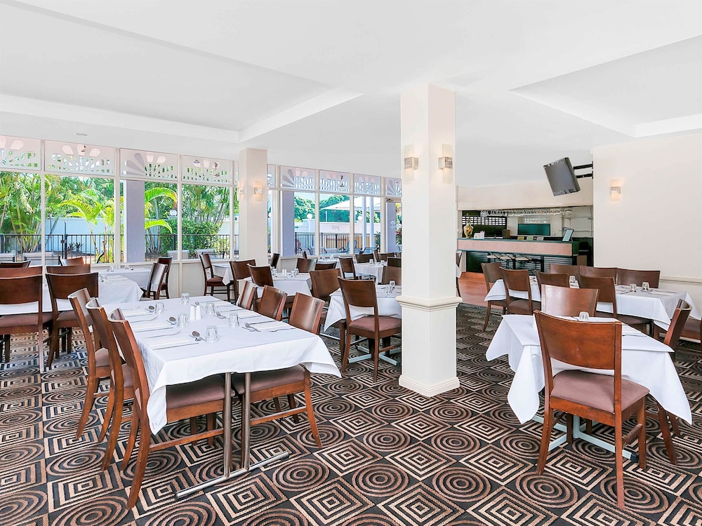 Mercure Cairns 55/64