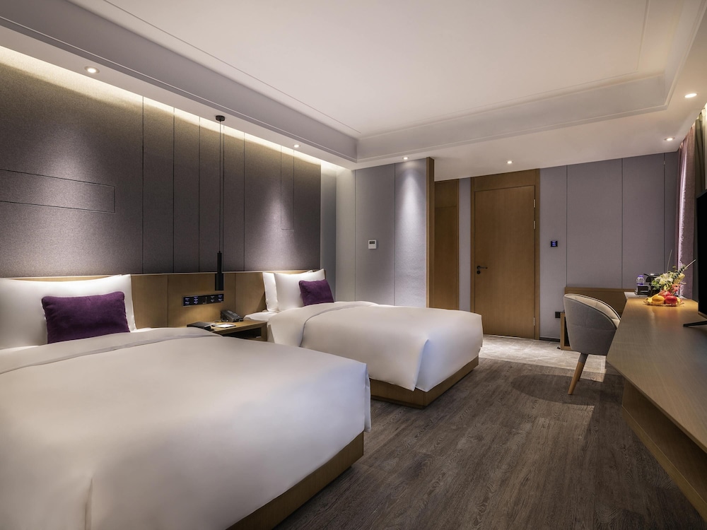 EXECUTIVE, TWIN BEDS