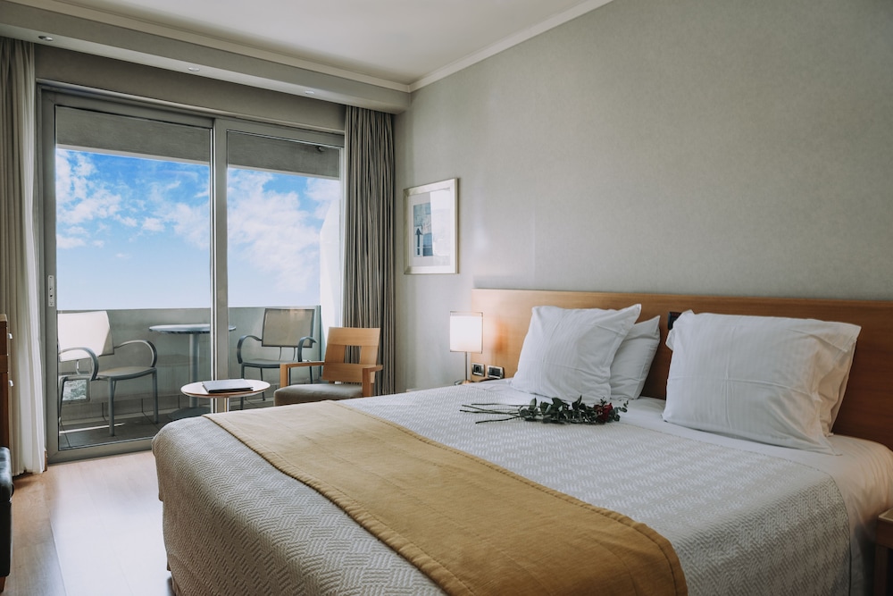 ROOM, DOUBLE OR TWIN BED, WITH EXTRA BED