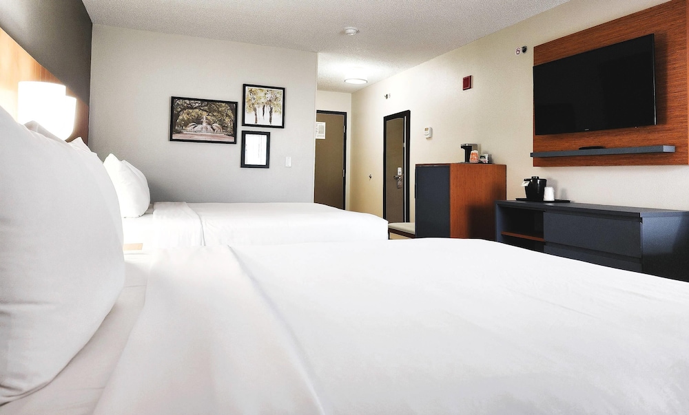 Country Inn and Suites by Radisson, Dahlgren-King George, VA 13/53