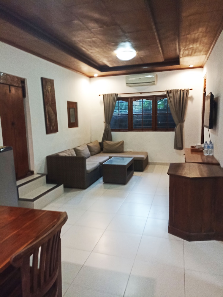 Kusnadi Hotel 33/50