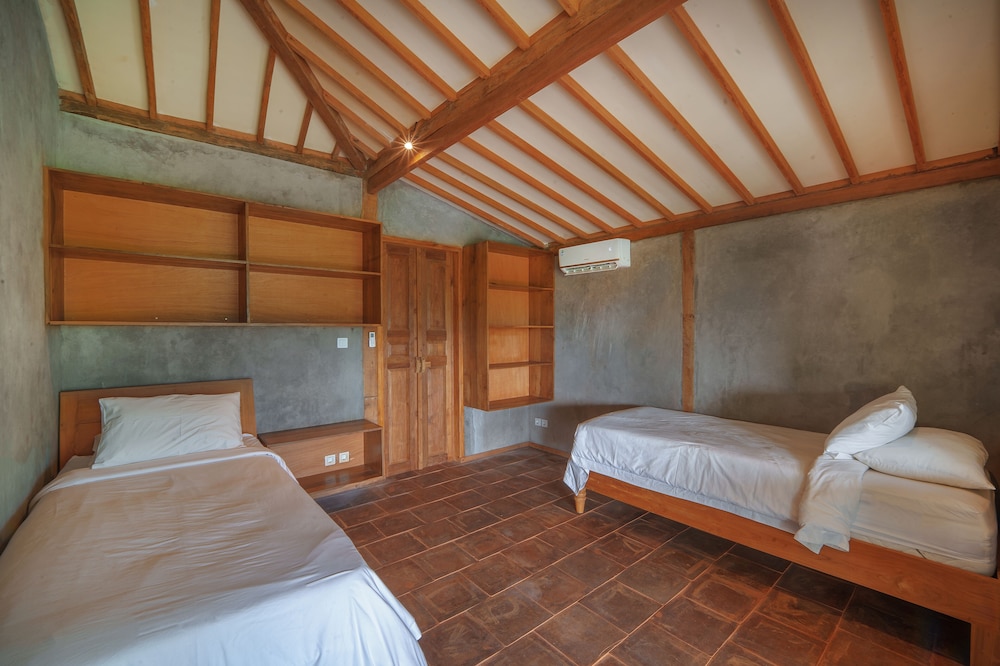 Sandat Joglo, King and Twin Beds