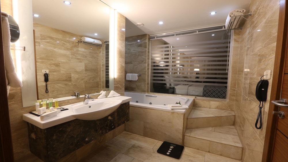 Olive Tree Hotel 50/50