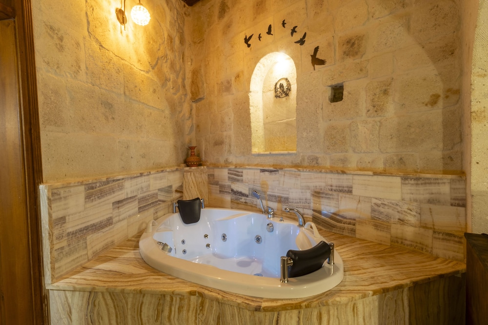 Uzay Cave Suites 34/50