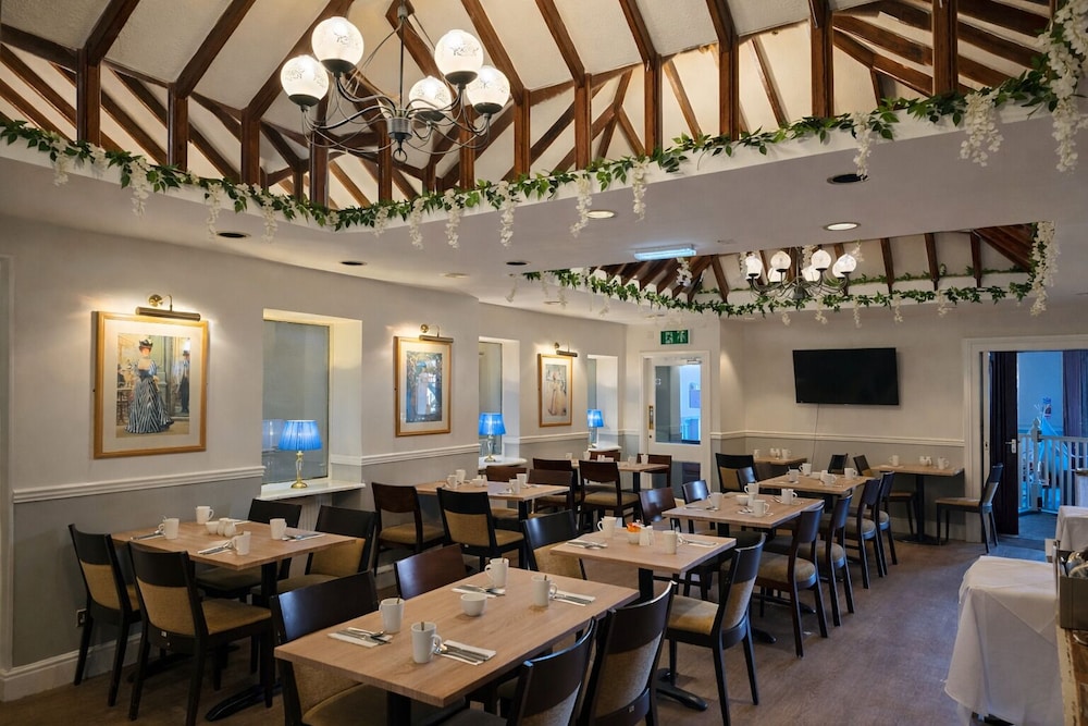 The County Hotel 52/62