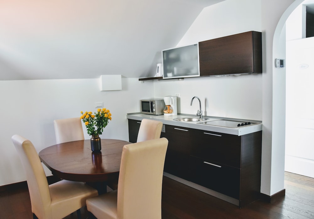 Celenga Apartments 11/66