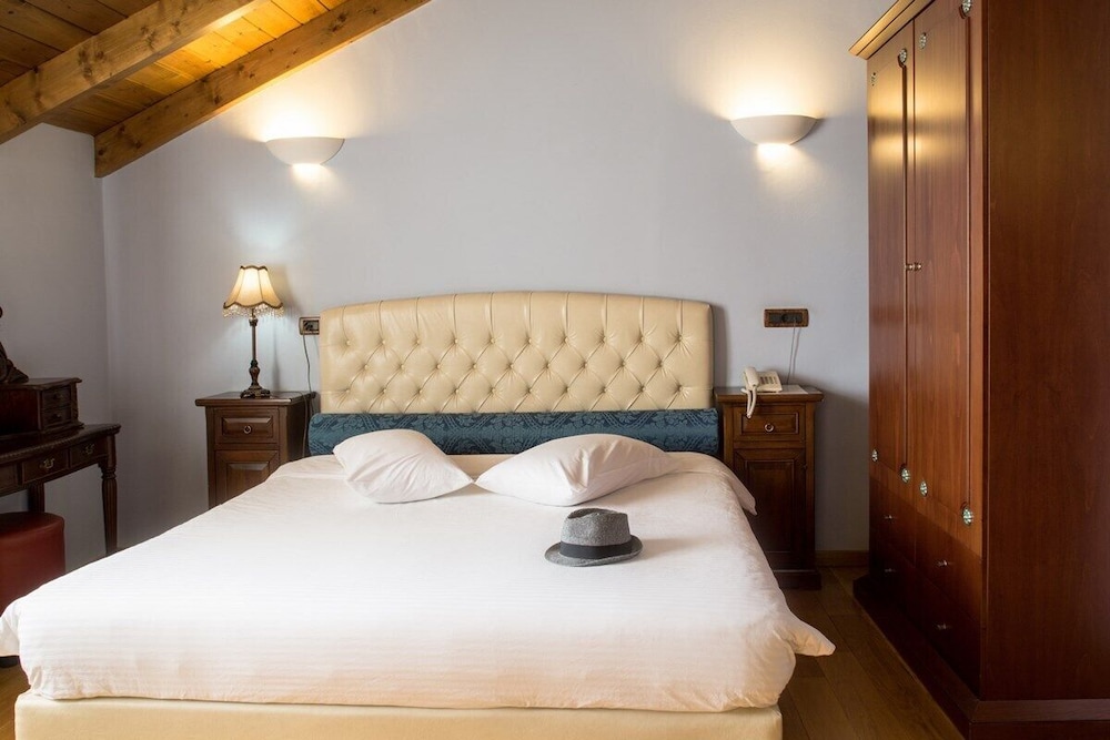 Kyveli Suites 20/50
