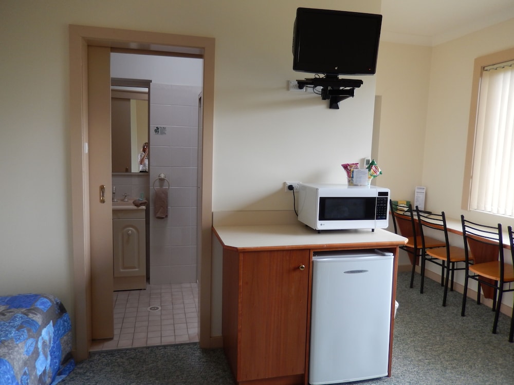 PIONEER WAY MOTEL 38/55