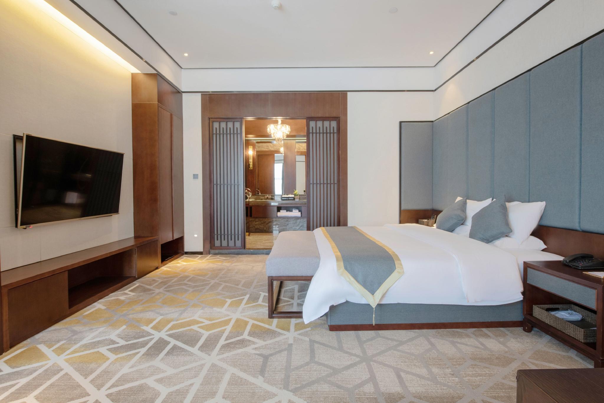 Shatou Hairun Hotel 6/24