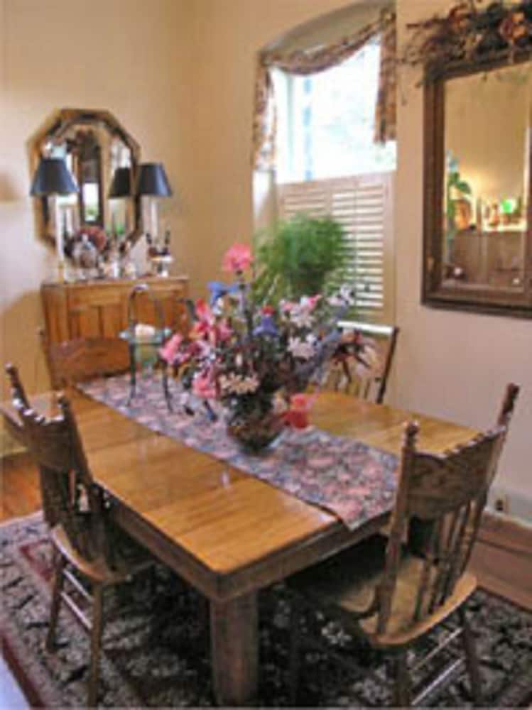 Stone Haus Bed & Breakfast 13/20