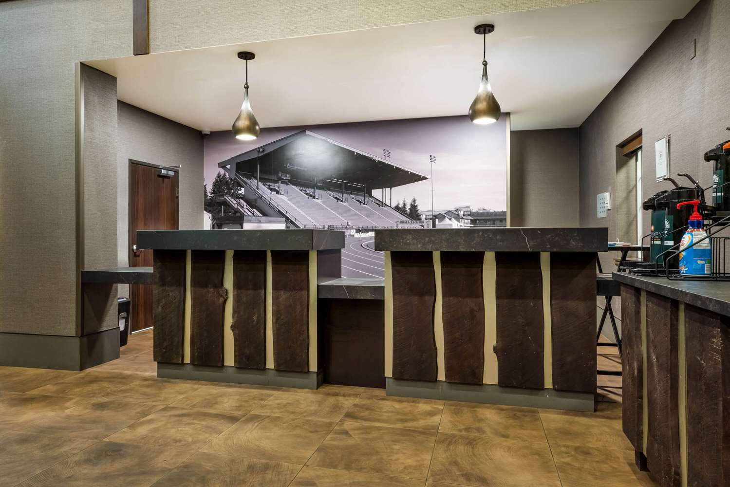 La Quinta Inn & Suites by Wyndham Eugene 8/41