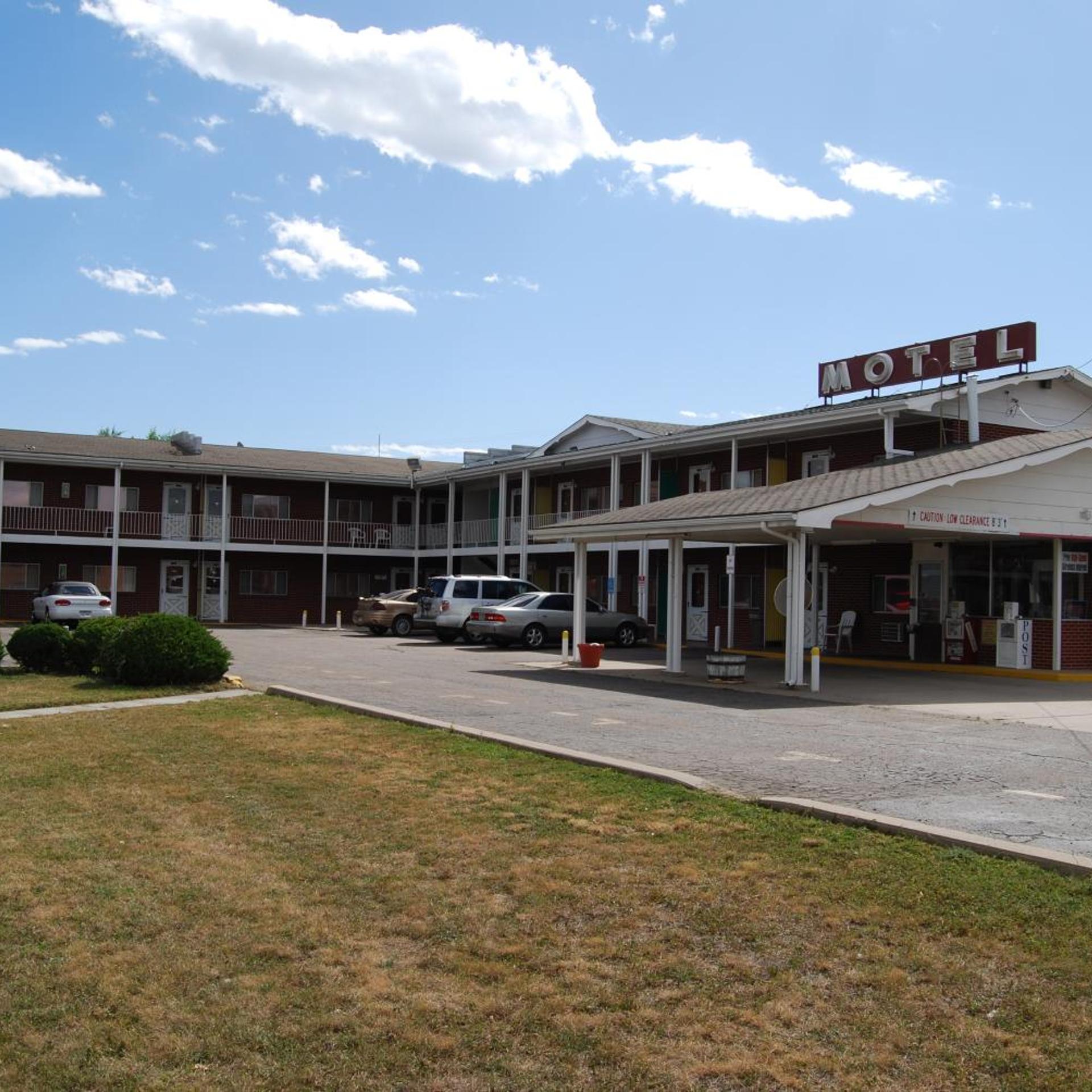 Budget Host 254 Inn Loveland 8/28