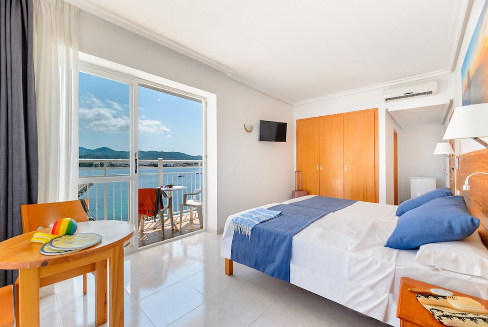 ROOM, TWIN BEDS, SEA VIEW