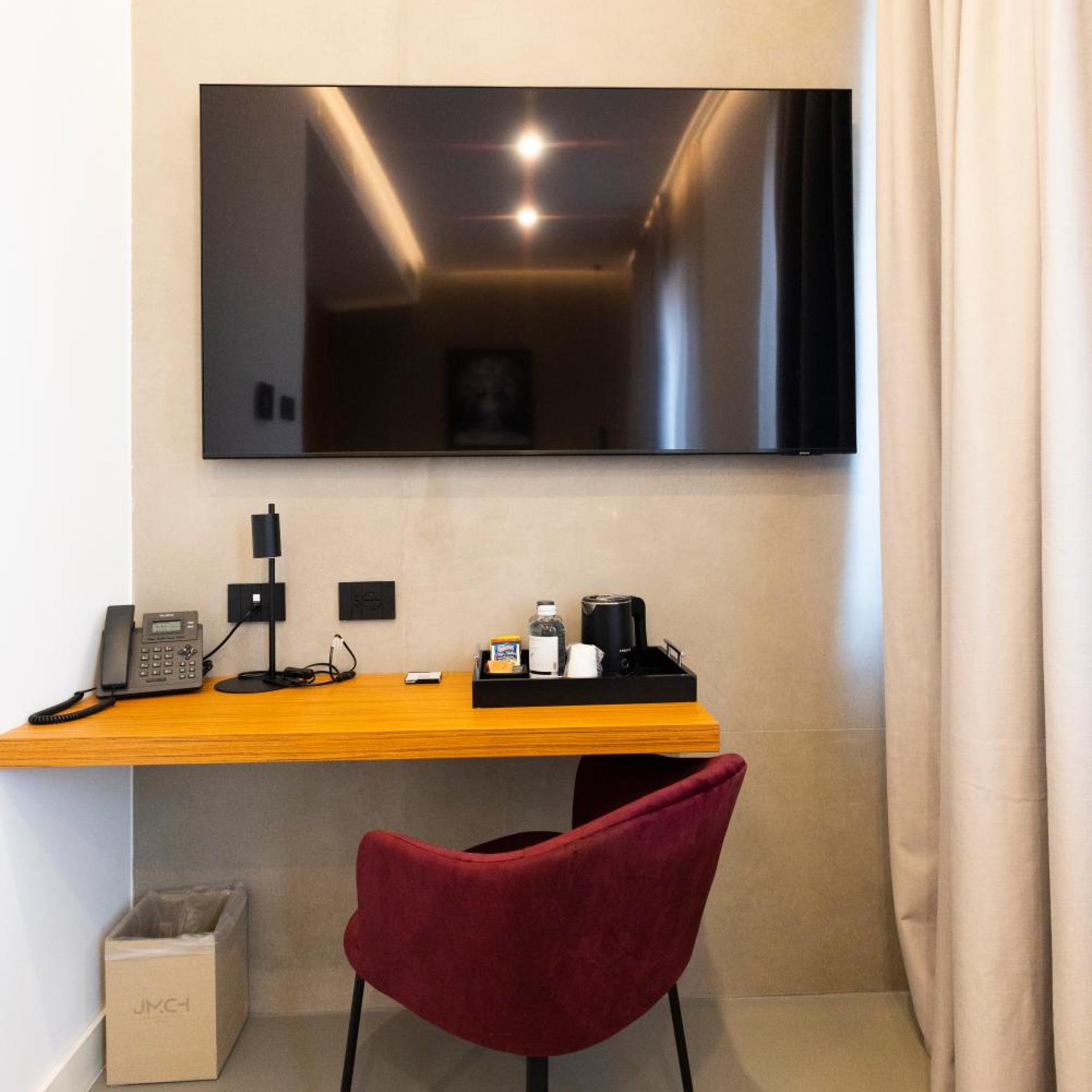J Maluni City Hotel 42/49