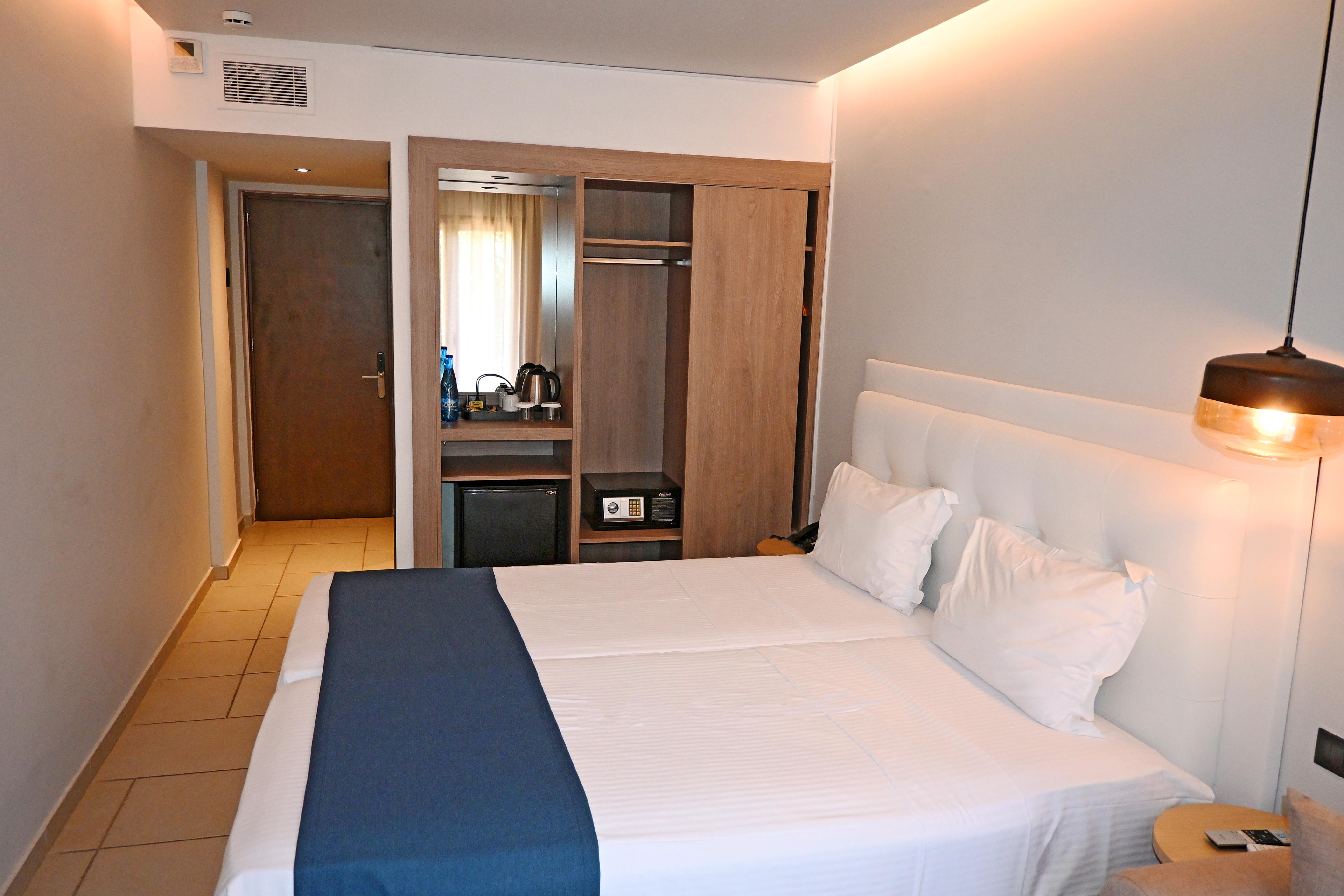 Standard, Side Sea View