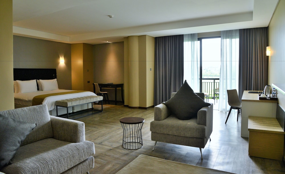 Mantis Epic Hotel And Suites 42/63