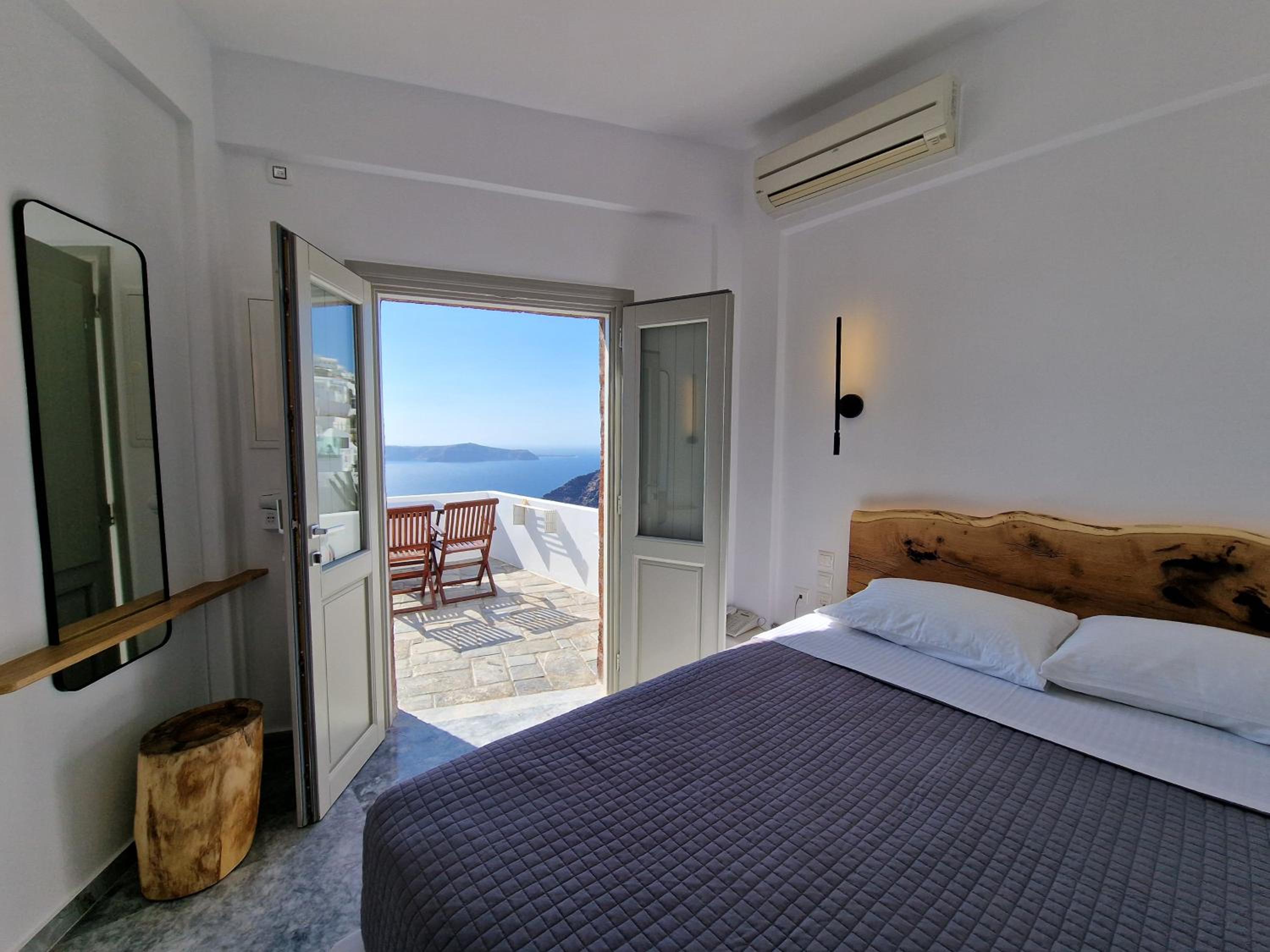 Studio, Caldera View