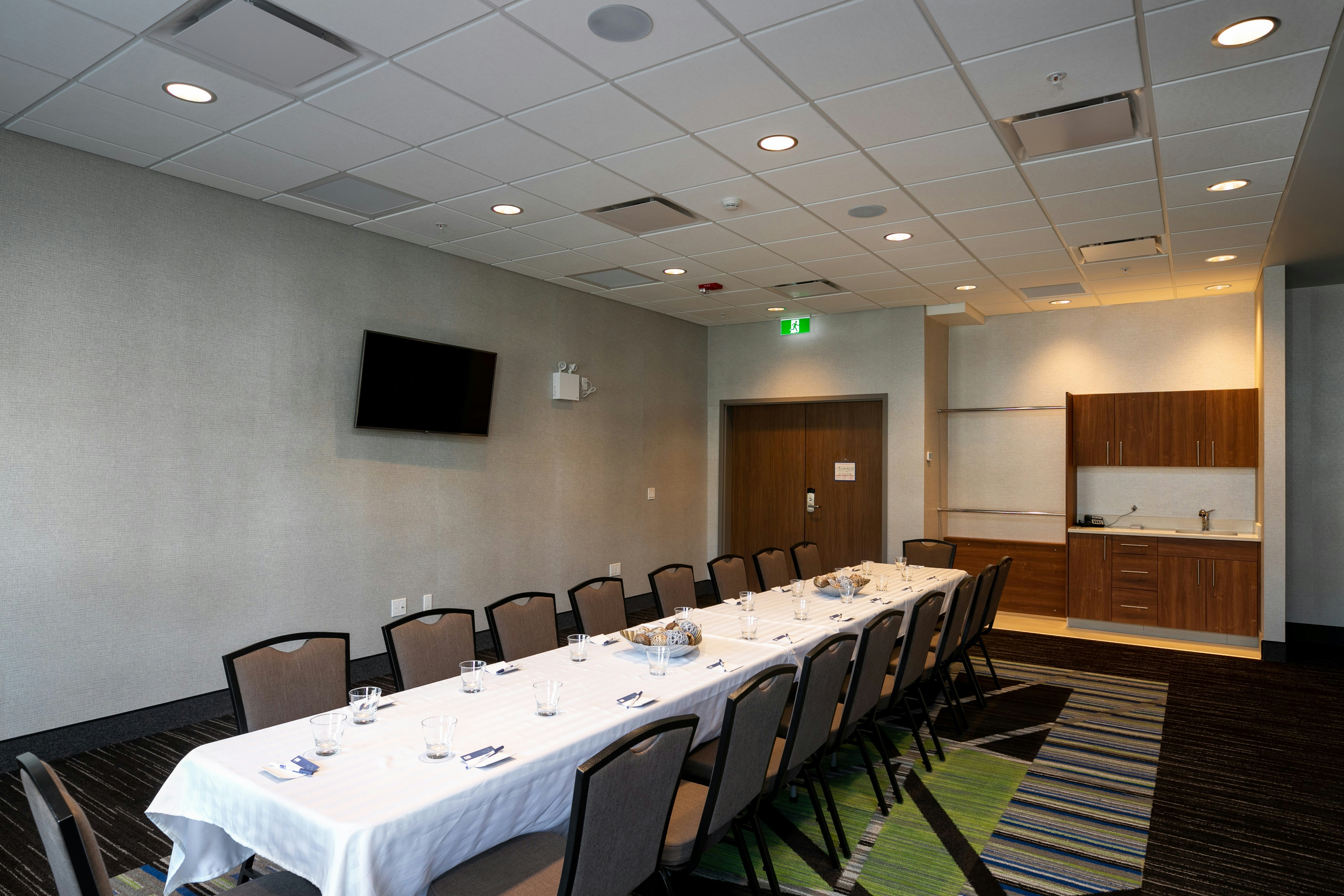 Holiday Inn Express Lethbridge Southeast 60/72