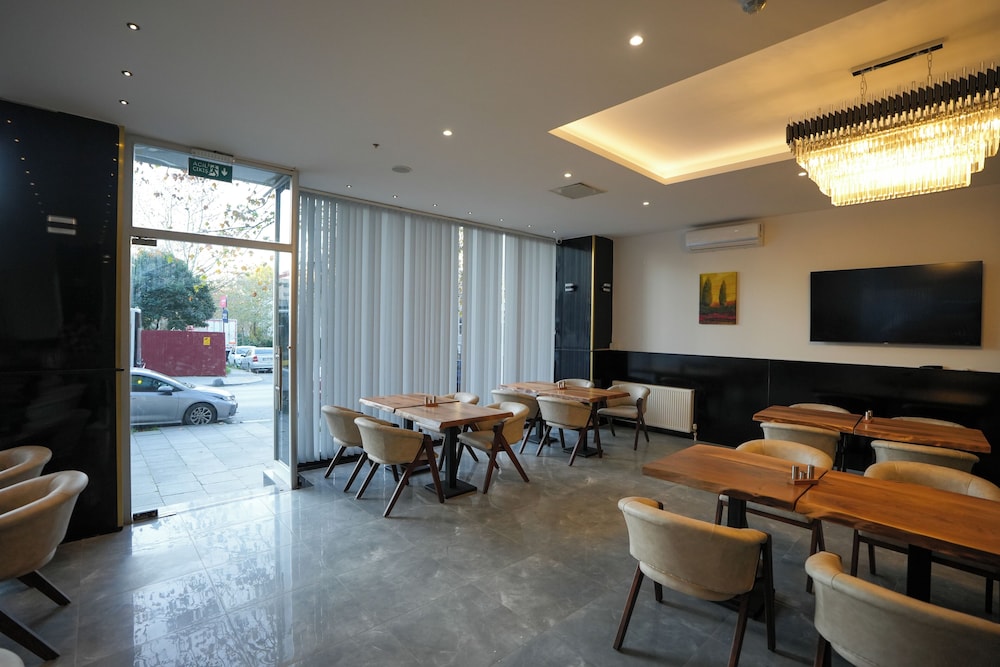 NEW MY WORLD HOTEL 35/50