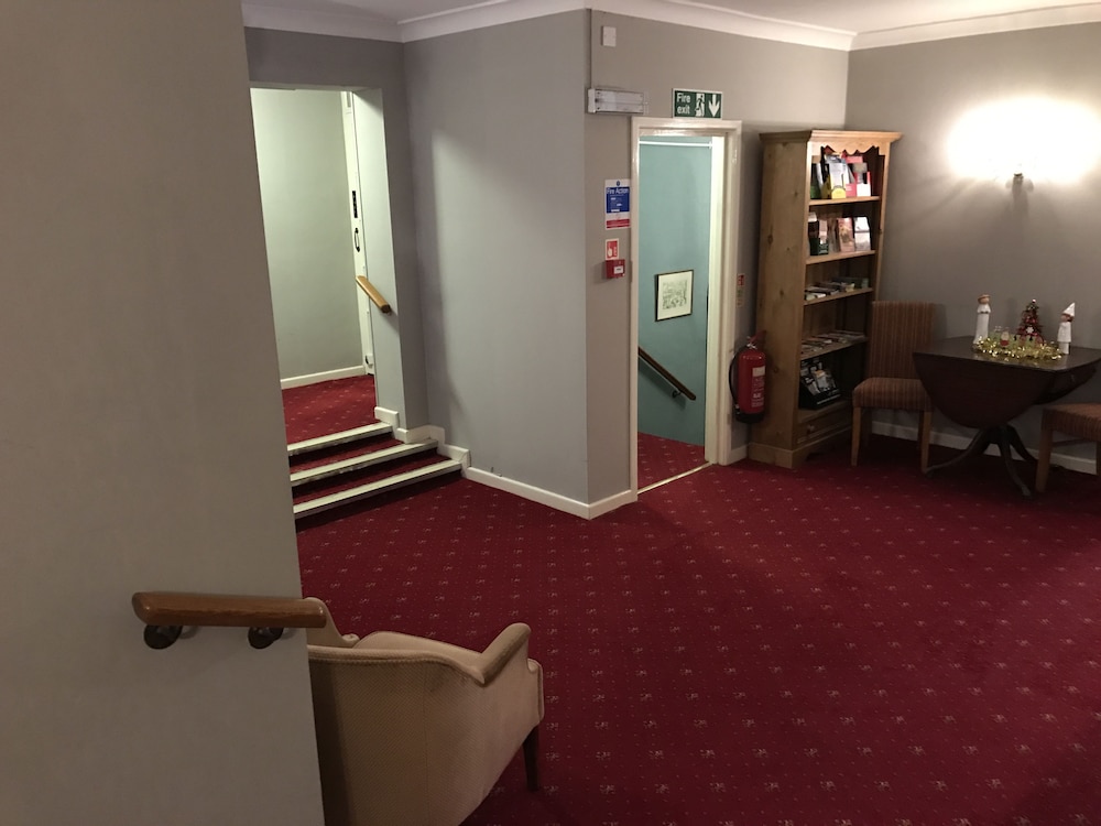 SOUTH LAWN HOTEL 47/70