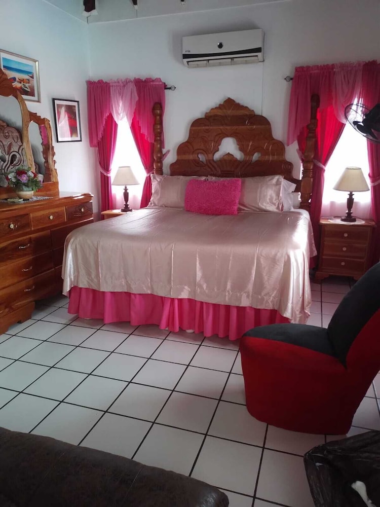 STANDARD, QUEEN BED, GARDEN VIEW