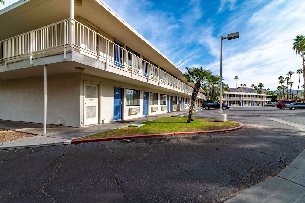 Motel6 Palm Springs, CA - East - Palm Canyon 34/50