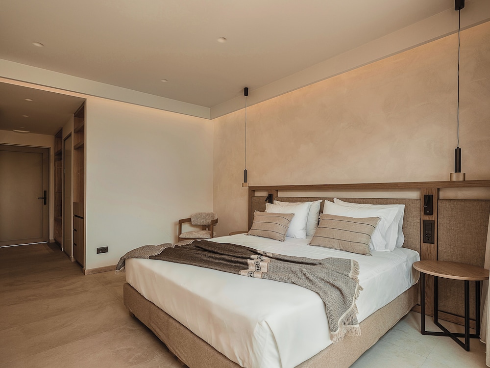 DOUBLE ROOM SUPERIOR SIDE SEA VIEW