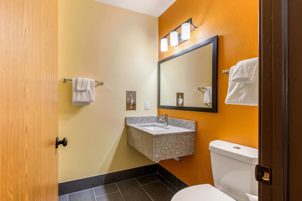 Quality Inn Grand Rapids Near Downtown 12/27