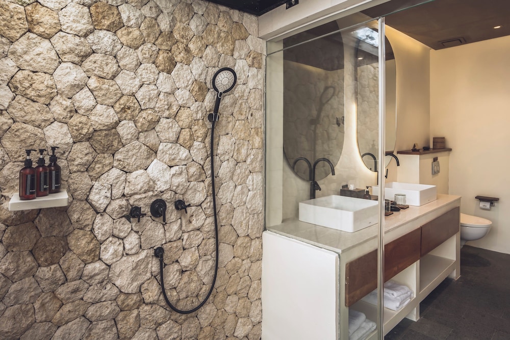 Suara Alam Hotel Ubud by Ini Vie Hospitality 50/50