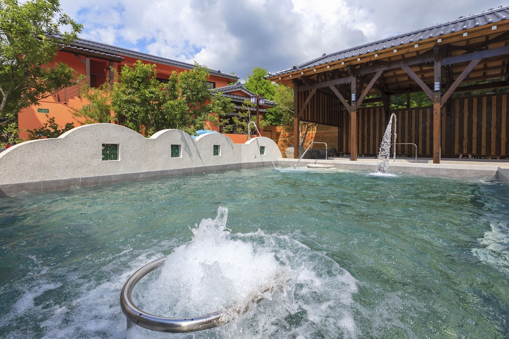 Huaman Hot Spring Villa 65/68