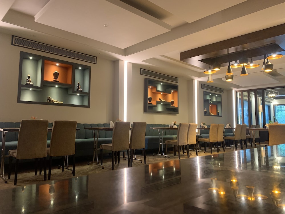 Royale Sarovar Portico Agra 14/65