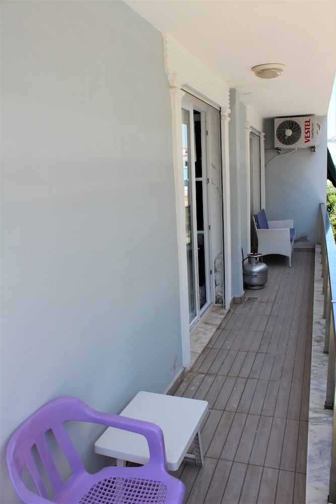 Mavi Restaurant & Apartments 1 24/50