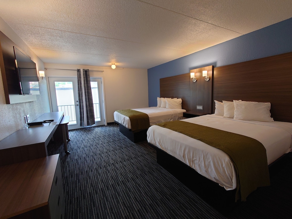 Reagan Resorts Inn 8/29