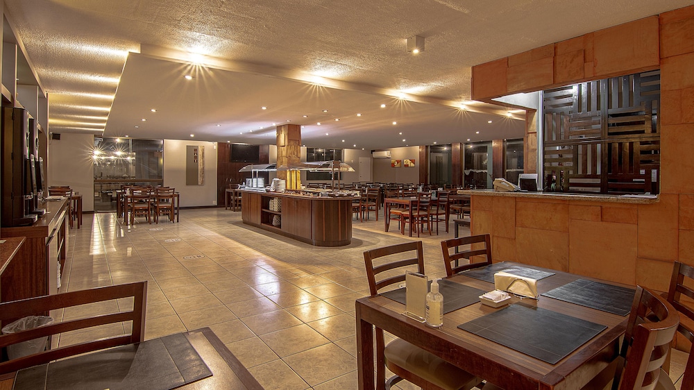 Hotel Deville Express Cascavel 36/50