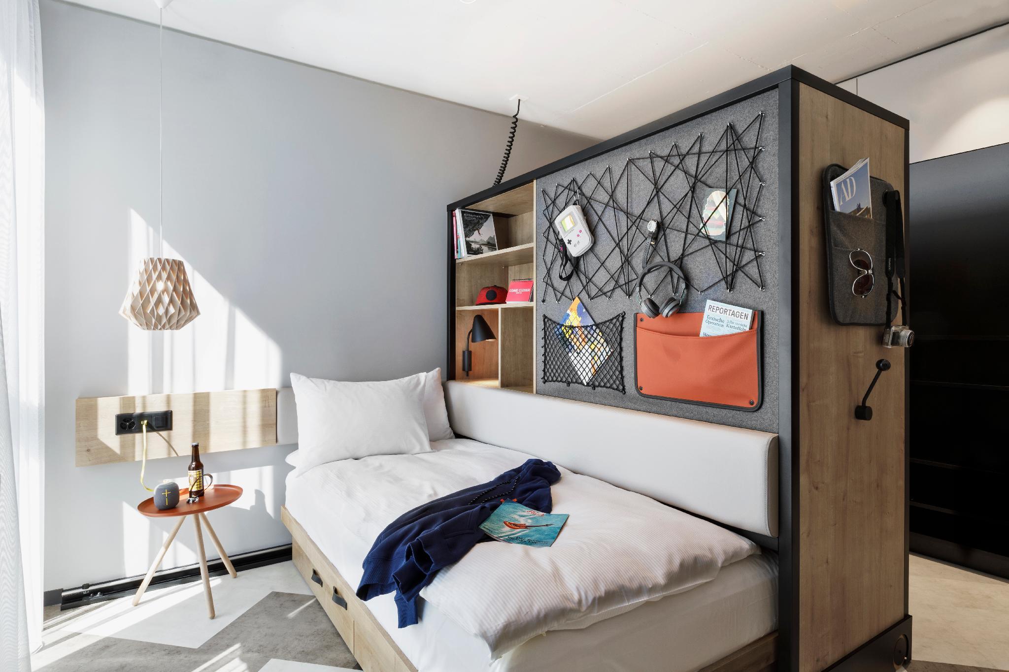 Studio, Apartment