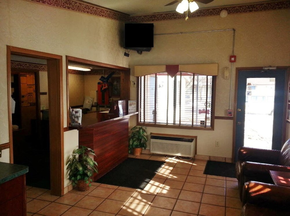 Monroe Hotel 35/52