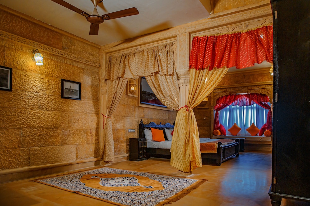 Vista Rooms at Patwa Haveli Road 44/63