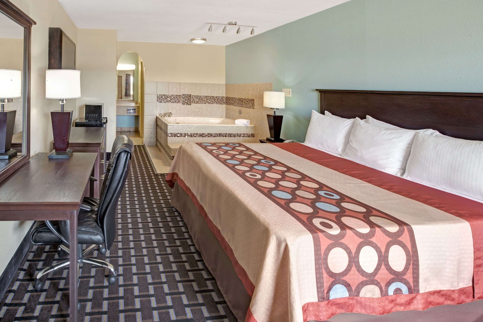 DELUXE, SUITE, KING BED