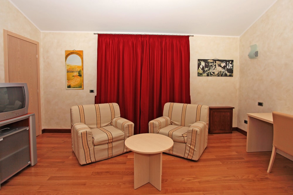 ALBERGO DELLA POSTA 38/53