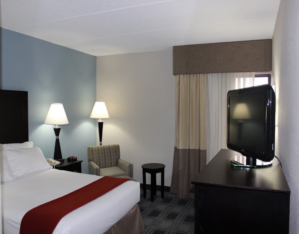 Holiday Inn Express Forsyth 12/42