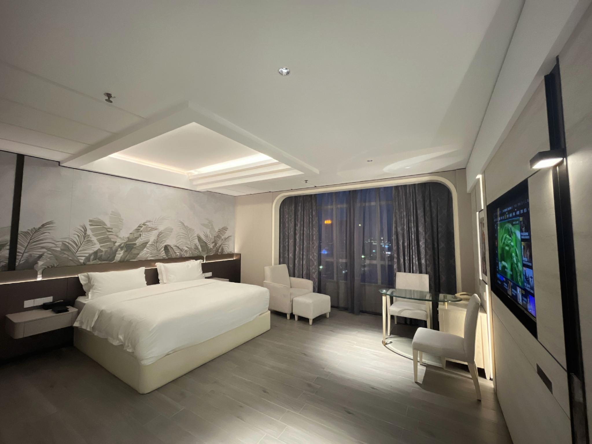 Deluxe, King Bed, Queen Bed