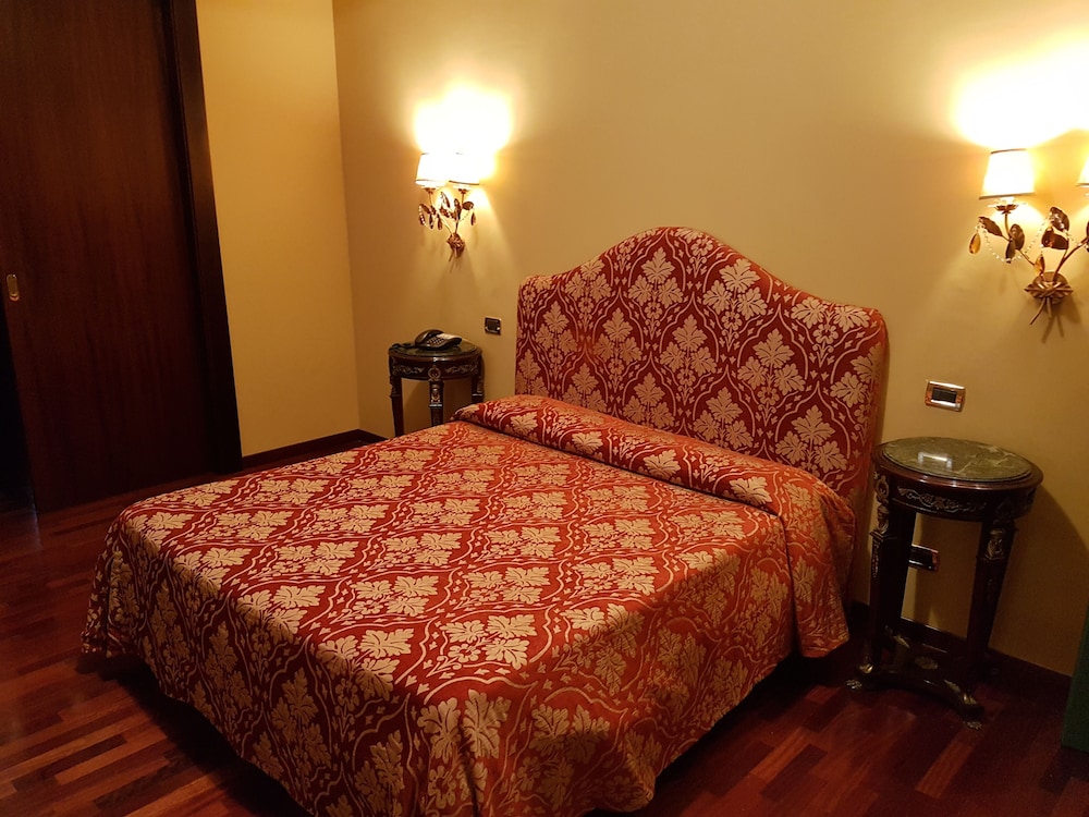GRAND HOTEL LAMEZIA 9/75