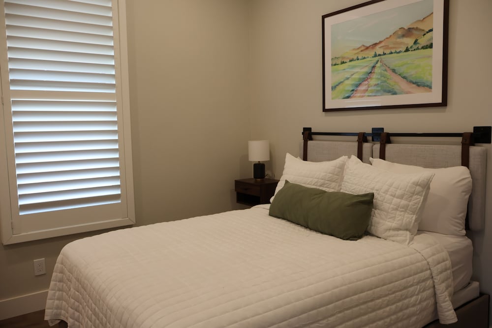 COTTAGE, QUEEN BED, ACCESSIBLE