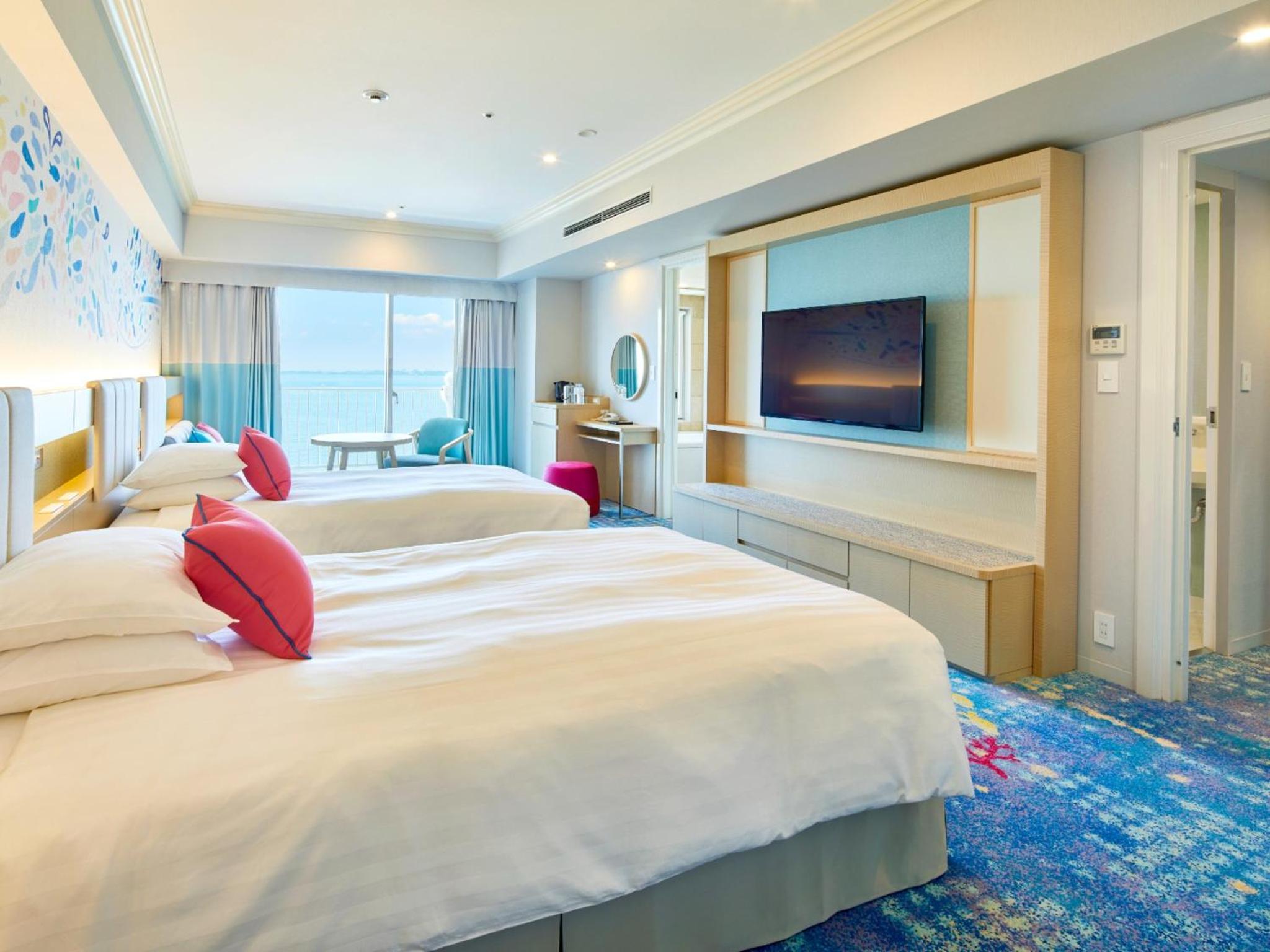 Rainbow, Deluxe, Twin Beds, Bay View
