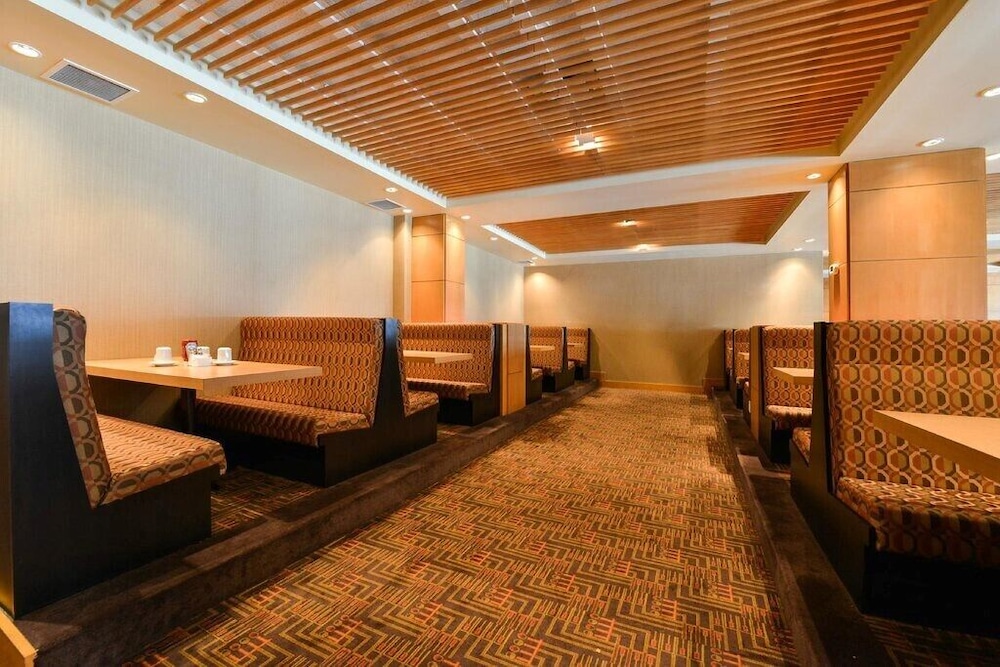 Radisson Hotel & Convention Center Edmonton 35/59