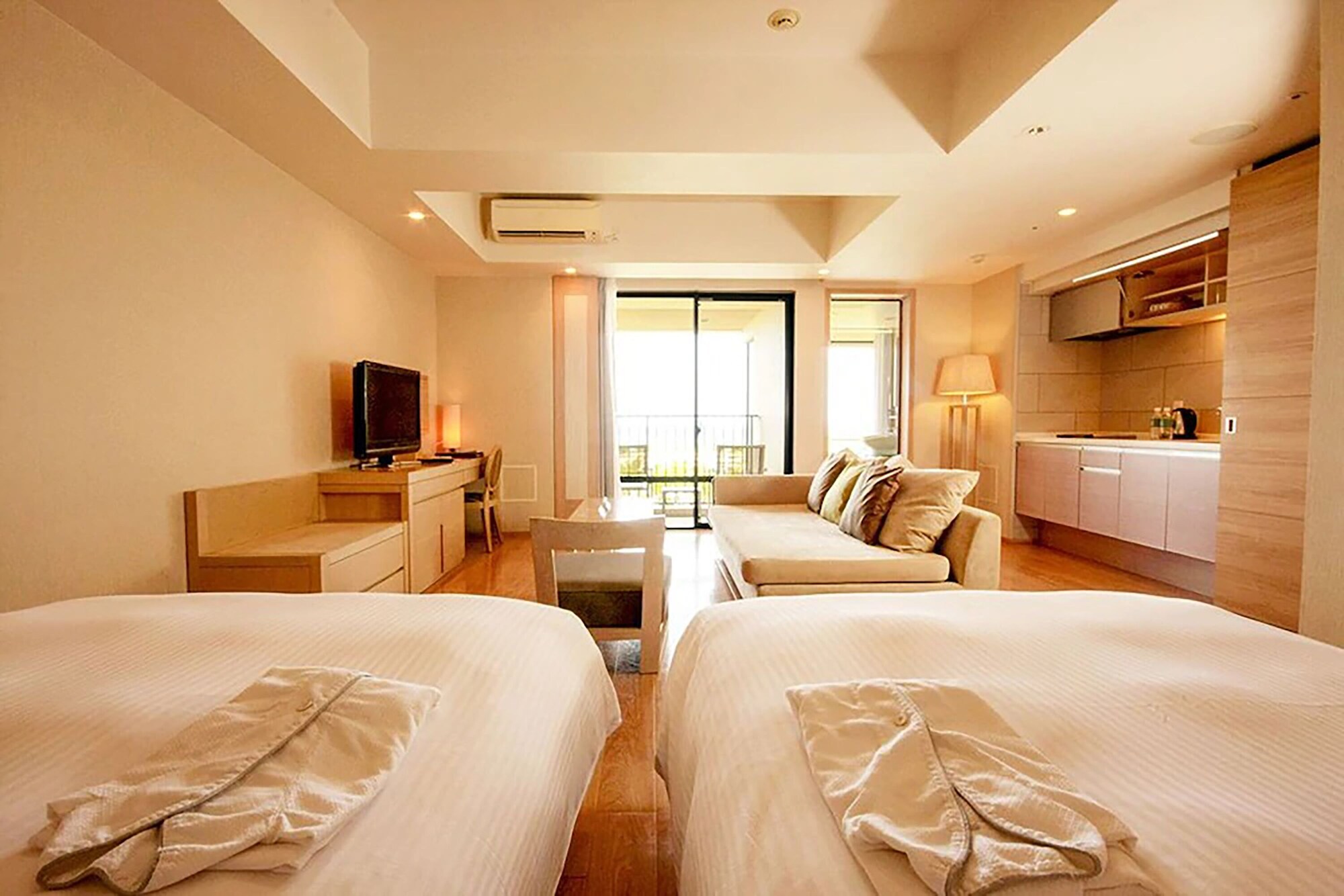 STUDIO, TWIN BEDS