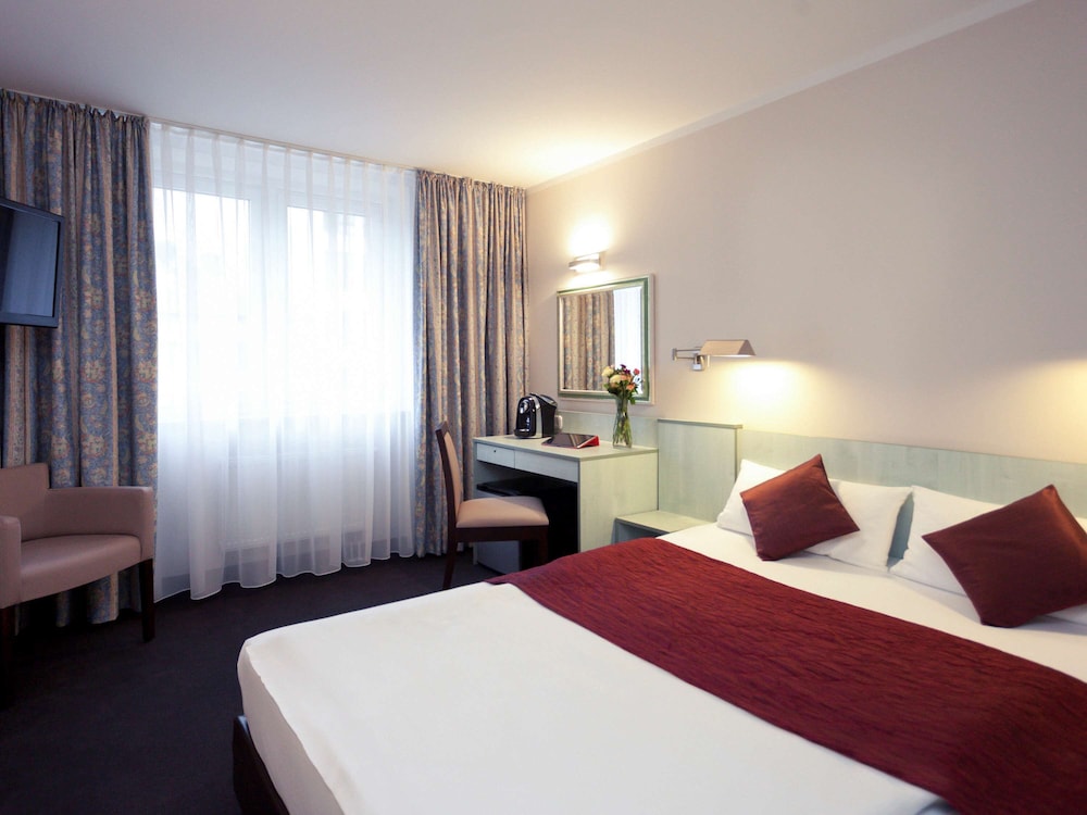 PRIVILEGE, DOUBLE BED
