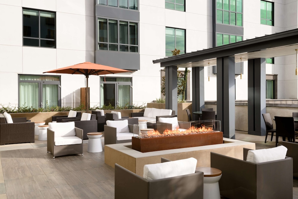 Hyatt Place Pasadena 53/66